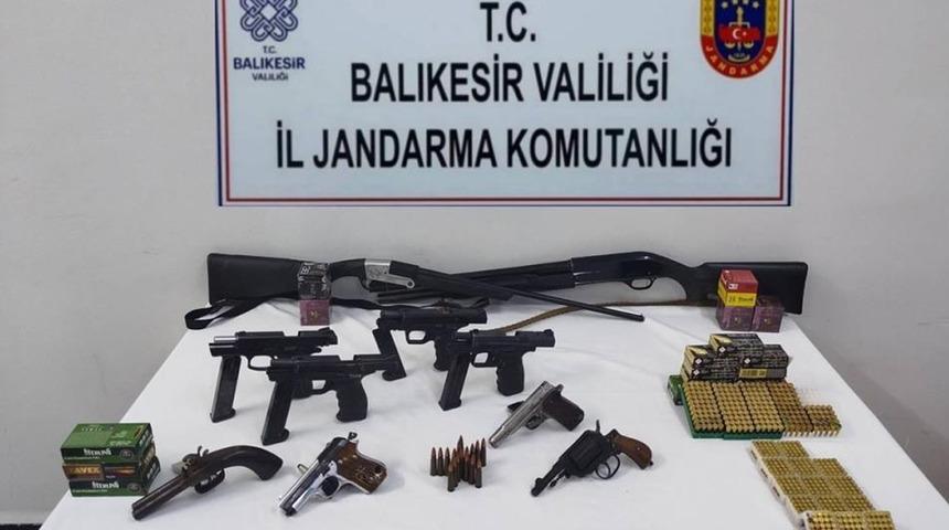 Balıkesir'de kaçakçılık operasyonu: 18 şüpheli yakalandı