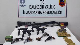 Balıkesir'de kaçakçılık operasyonu: 18 şüpheli yakalandı