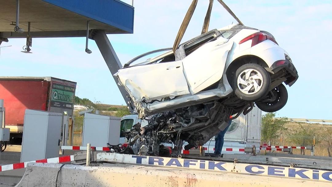 Kuzey Marmara Otoyolu gişesinde korkunç kaza! Çarptıktan sonra alev aldı 3