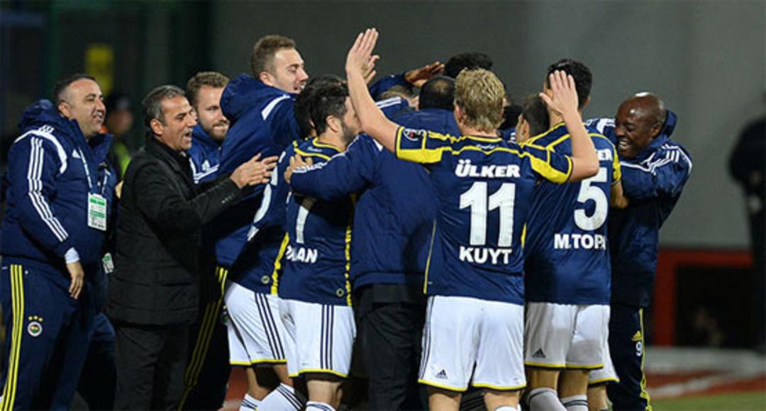 Fenerbah&ccedil;e'de flaş imza! 2 yıl daha...