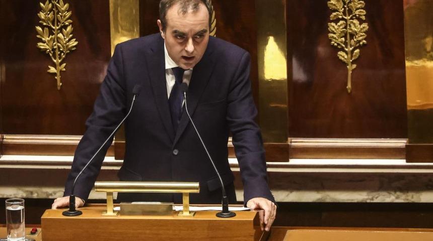 Fransa'da tartışmalı emeklilik reformu askıya alınacak