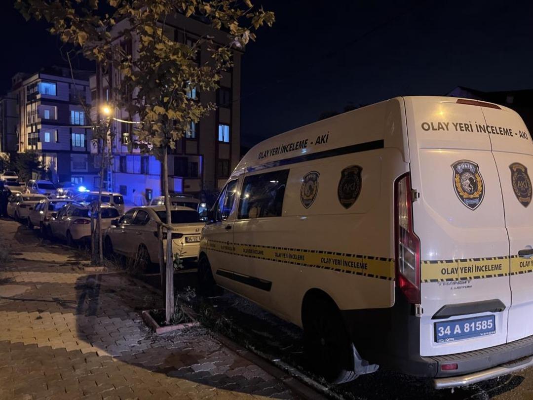 Arnavutköy’de evinin önünde silahlı saldırıya uğrayan adam ağır yaralandı 2