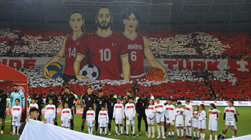 A Milli Takım Gürcistan'ı sahadan sildi! Play-Off biletine ramak kaldı! Yazar ve yorumcuları zafer gecesini anlattı... ''Ensendeyiz İspanya''