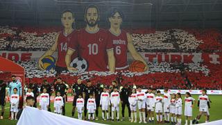 A Milli Takım Gürcistan'ı sahadan sildi! Play-Off biletine ramak kaldı! Yazar ve yorumcuları zafer gecesini anlattı... ''Ensendeyiz İspanya''