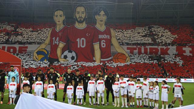 A Milli Takım Gürcistan'ı sahadan sildi! Play-Off biletine ramak kaldı! Yazar ve yorumcuları zafer gecesini anlattı... ''Ensendeyiz İspanya''
