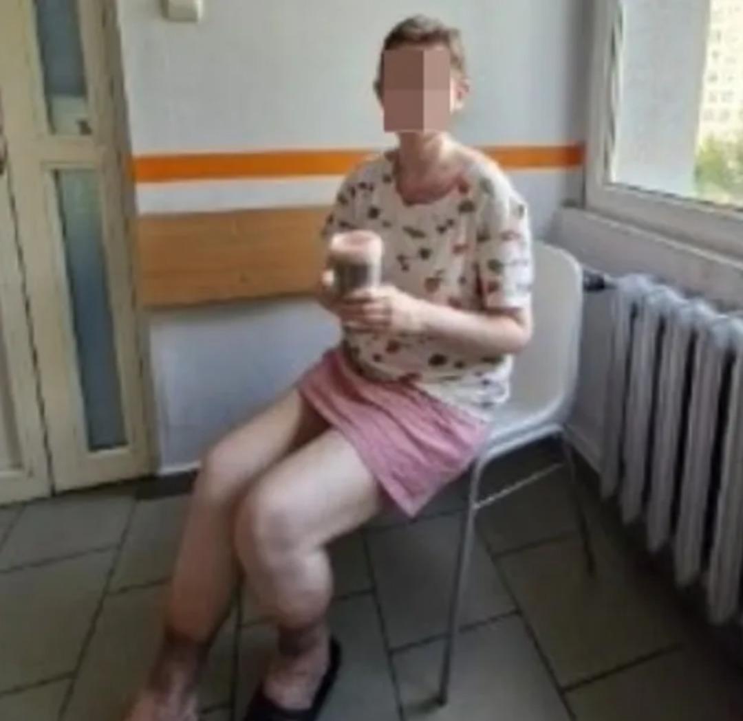 Kızlarını 27 yıl boyunca odaya hapsettiler! Ölümüne günler kala korkunç halde bulundu 3