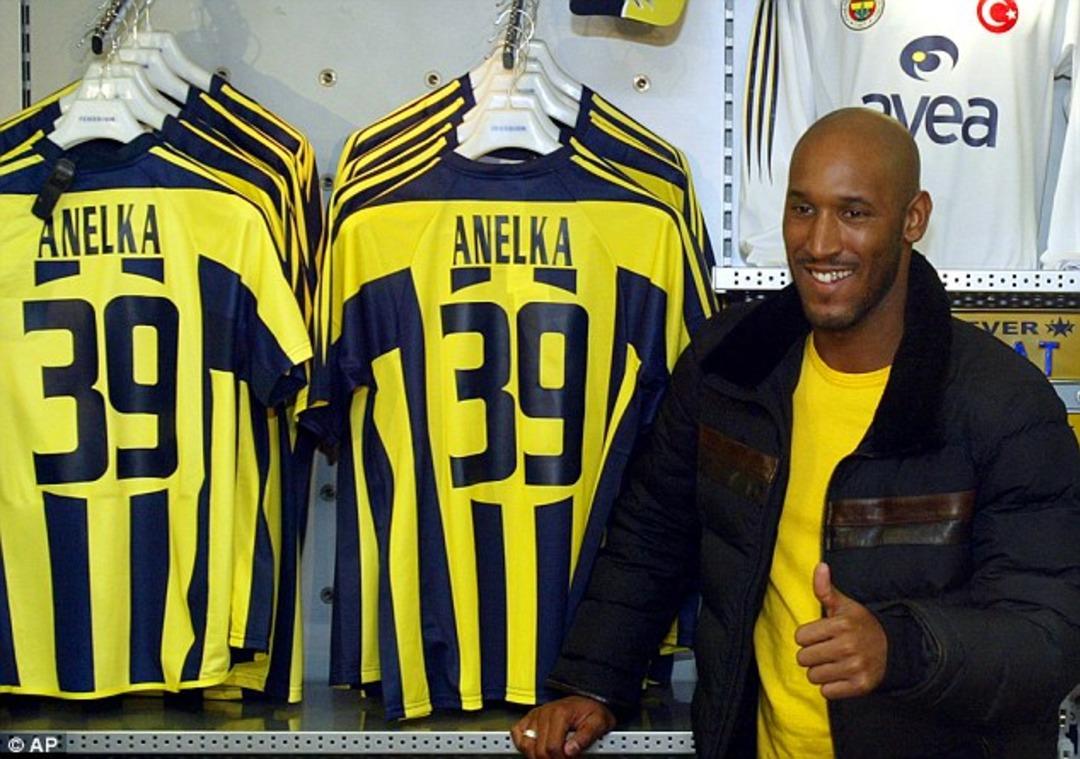 Anelka: "Vieira, y&uuml;z&uuml;me cinsel organıyla vurdu!"
