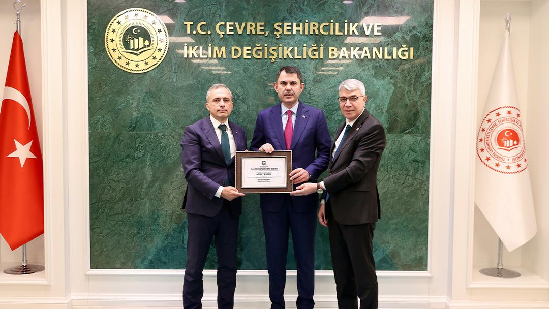 Bakan Kurum, Osmaniye nin de fahri hemşerisi oldu! "Bu beratı tüm depremzede kardeşlerimiz adına alıyorum" 1