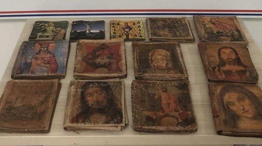 Asırlık İbranice kitaplar ele geçirildi! 