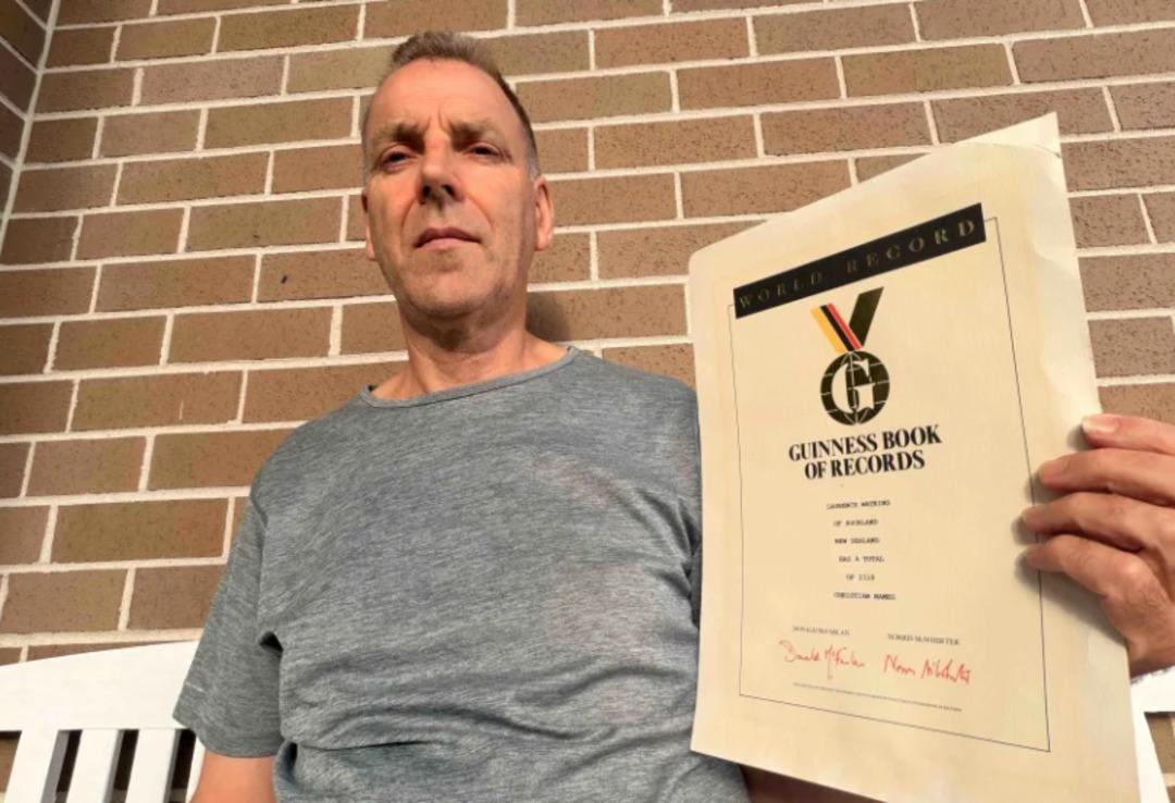 Kitap gibi... İsminin tamamını söylemesi 20 dakika sürüyor: Tam 2.253 kelime! 1