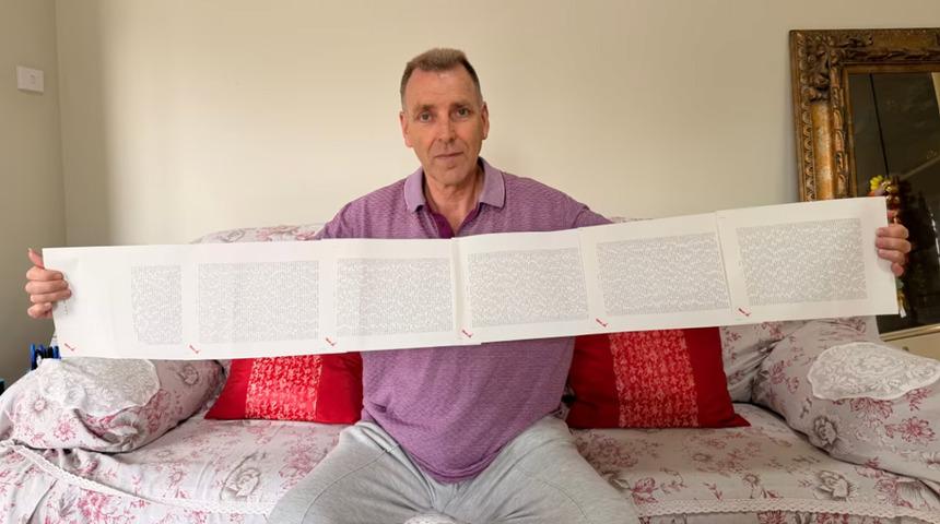 Kitap gibi... İsminin tamamını söylemesi 20 dakika sürüyor: Tam 2.253 kelime! 