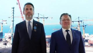 Enerji Bakanı Bayraktar'a Rusya'da "Nükleer Alandaki Uluslararası İşbirliği Nişanı" verildi