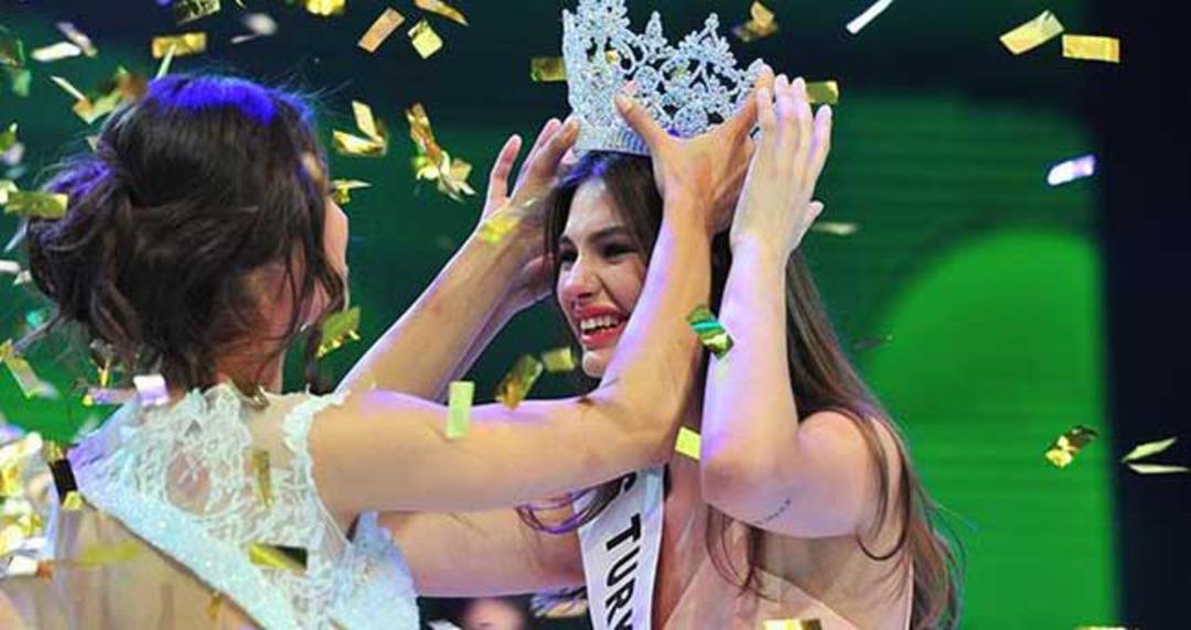 T&uuml;rkiye g&uuml;zeli Ecem &Ccedil;ırpan bakın kim &ccedil;ıktı