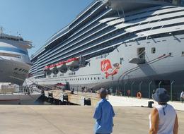 Bodrum'a iki kruvaziyerle 3 bin 308 turist geldi!