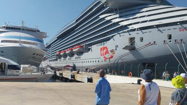 Bodrum'a iki kruvaziyerle 3 bin 308 turist geldi!
