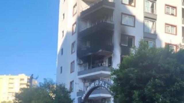 Apartman dairesinde yangında kullanılamaz hale geldi