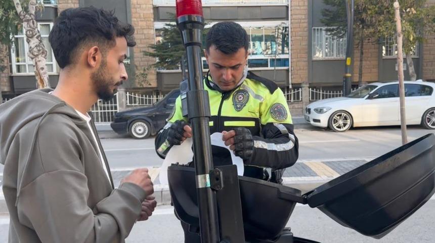 Plakasız, kasksız ve ehliyetsiz sürücüye 35 bin 239 lira ceza