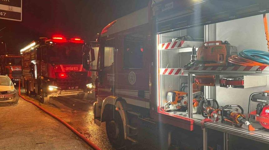Ankara’da oto tamir dükkanında yangın paniği