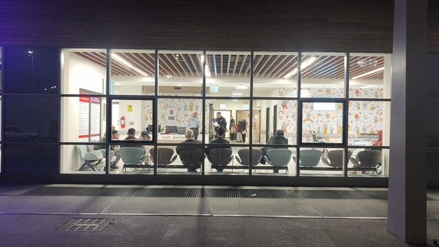 Kütahya da gıda zehirlenmesi şüphesiyle hastaneye başvuran 17 öğrenci taburcu edildi 3