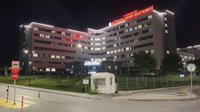 Kütahya da gıda zehirlenmesi şüphesiyle hastaneye başvuran 17 öğrenci taburcu edildi 2