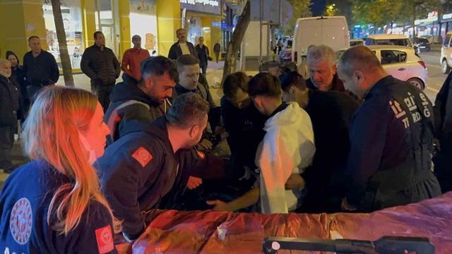 Kaza sonrası genç sürücünün ayağı motosikletin pedal demirine sıkıştı 3