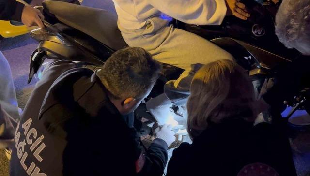 Kaza sonrası genç sürücünün ayağı motosikletin pedal demirine sıkıştı 1