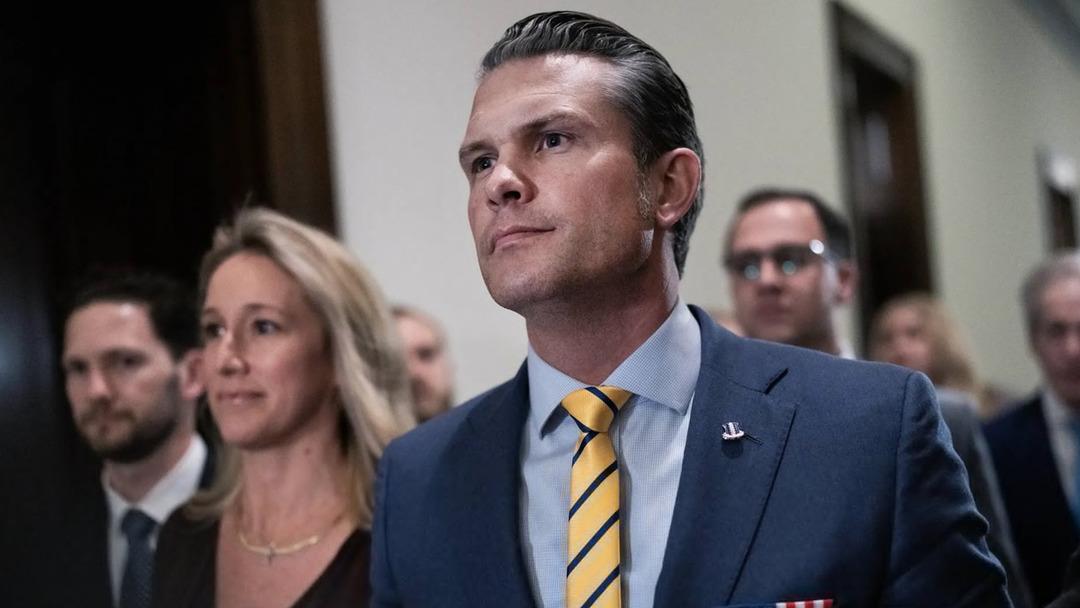 Ölümden döndü! ABD Savaş Bakanı Hegseth’in uçağı İngiltere’de acil iniş yaptı 1