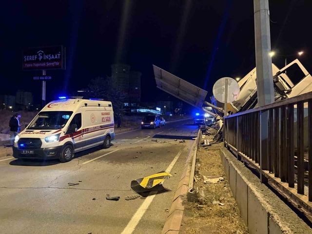 Kayseri’de tır bariyerlere girdi: 1 yaralı 5