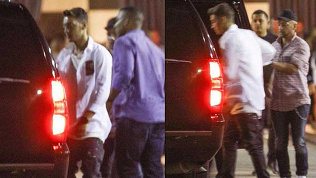 Mesut &Ouml;zil Razaman'da gece kul&uuml;b&uuml;ne gidince...