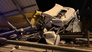 Kayseri’de tır bariyerlere girdi: 1 yaralı