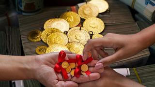 Altında yeni rekor! Gram altın 5700 TL'yi aştı, 6000 TL'ye koşuyor... 16 Ekim 2025 çeyrek, yarım, ata altın kaç TL?