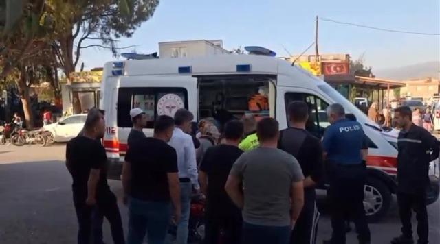 Kazada savrulan motosikletin sürücüsü yaşlı çiftin üzerine uçtu: 4 yaralı 4