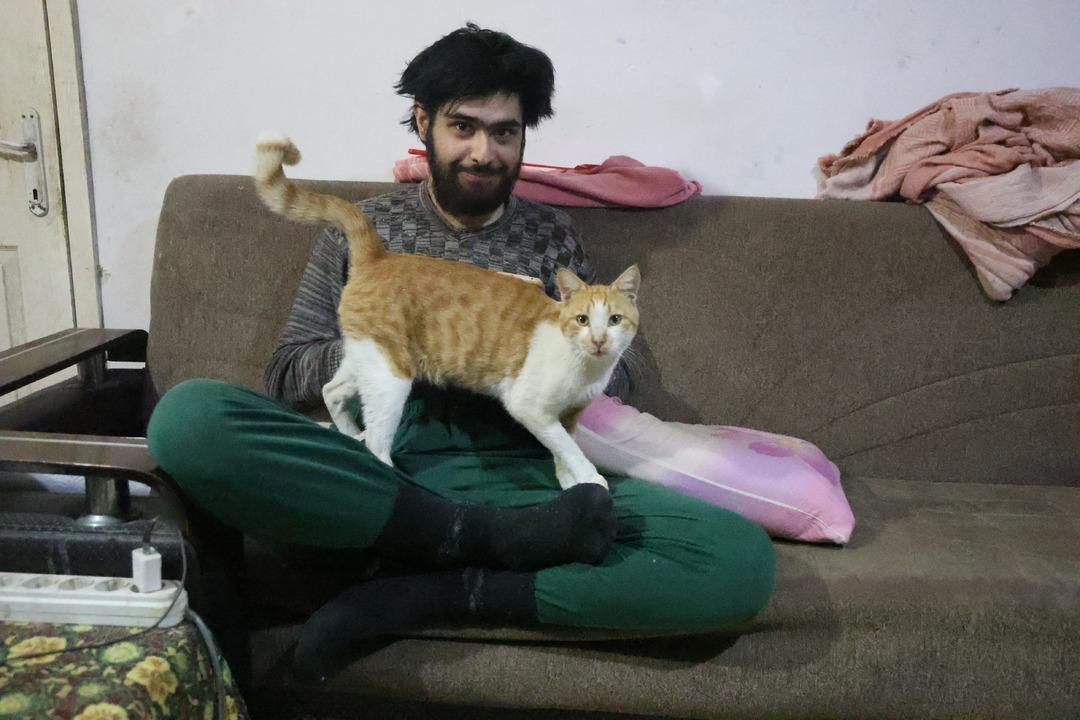 3 yıldır tırnaklarını kesmiyor, duş almıyordu! Eve kapanan gencin eski hali ortaya çıktı 1