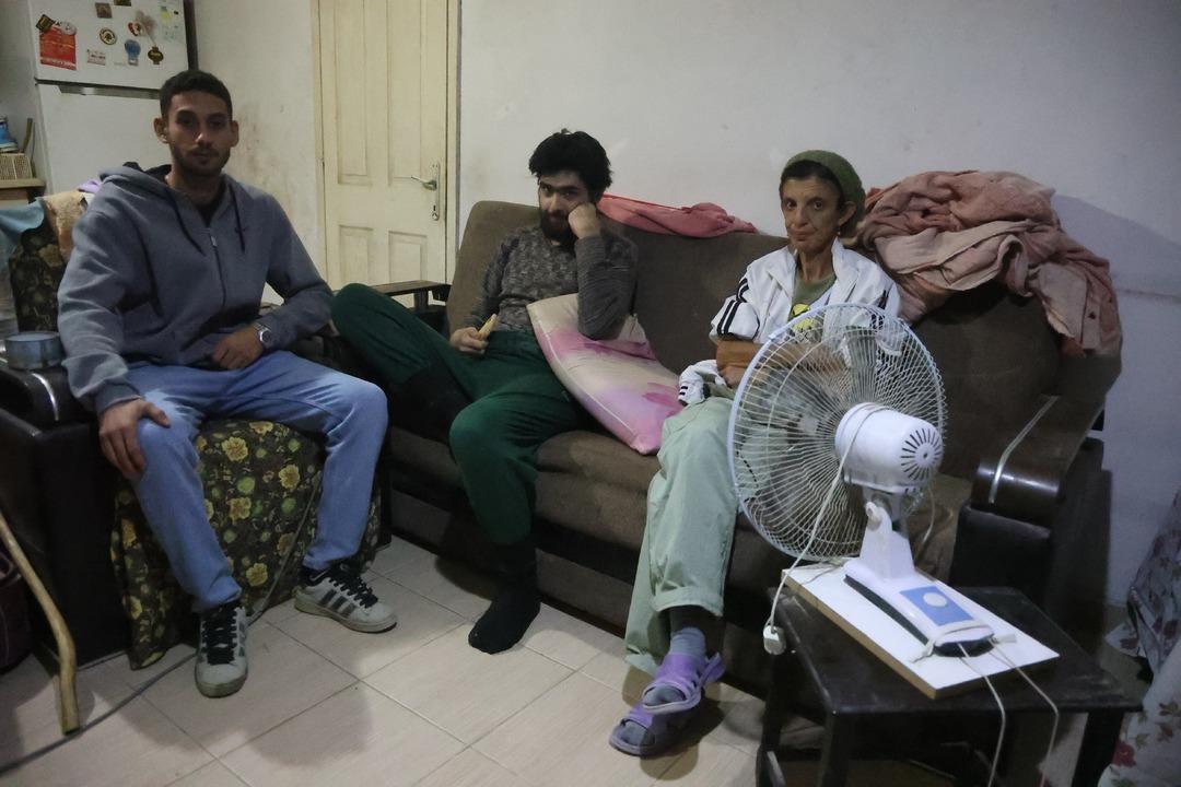 3 yıldır tırnaklarını kesmiyor, duş almıyordu! Eve kapanan gencin eski hali ortaya çıktı 4