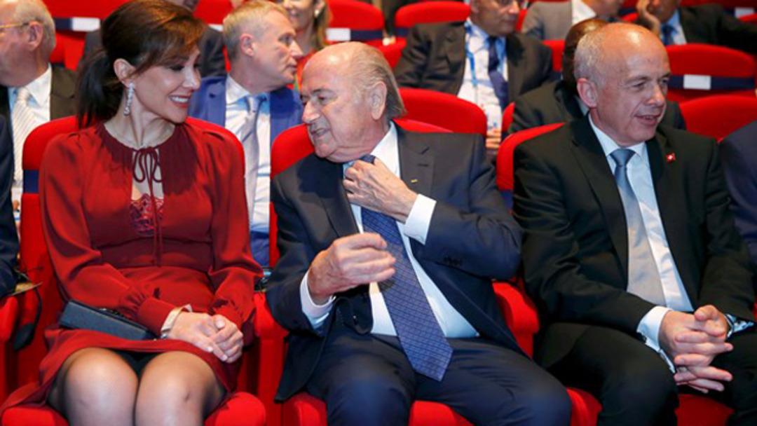 Blatter FIFA Kongresi'ne kendisinden 28 yaş k&uuml;&ccedil;&uuml;k sevgilisiyle geldi
