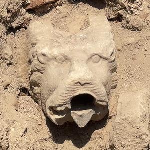 Dünyanın en önemli keşiflerinden biri: Bathonea Antik Limanı! Genç Antik Çağ dönemine ait, zeytinyağı ve şarap işliği ortaya çıktı: Aslan başlı taş bulundu...