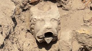 Dünyanın en önemli keşiflerinden biri: Bathonea Antik Limanı! Genç Antik Çağ dönemine ait, zeytinyağı ve şarap işliği ortaya çıktı: Aslan başlı taş bulundu...