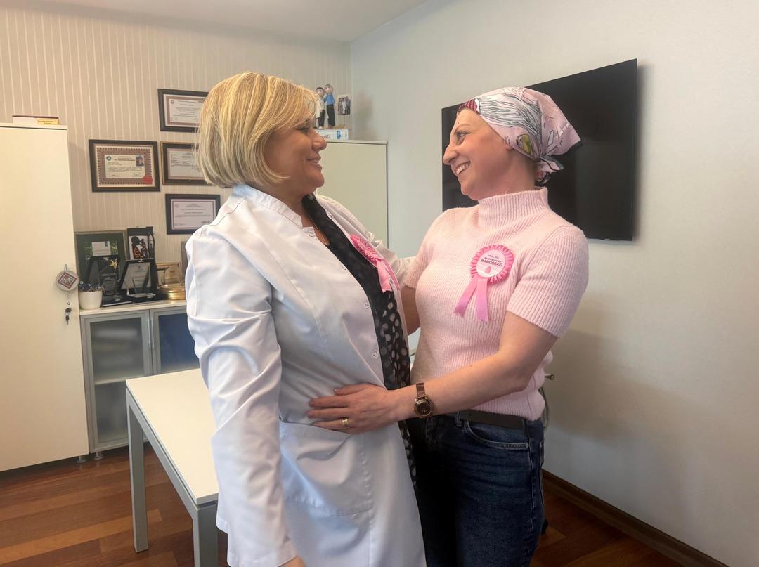 Duşta fark etti hayatı kurtuldu: 3 ayda meme kanserini yendi  3