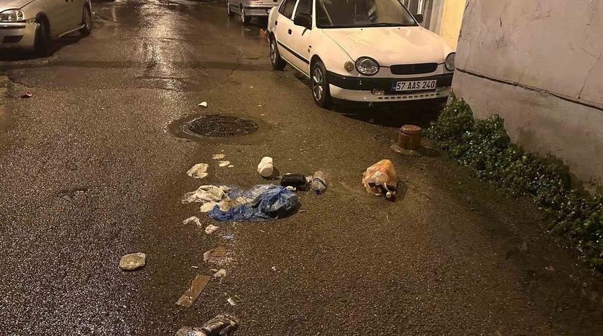 Sinop’ta sokağa bırakılan çöpler tepki çekti