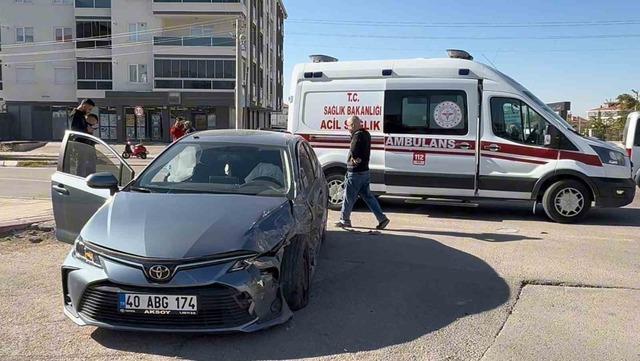 Aksaray’da otomobil ile servis minibüsü çarpıştı: 1 yaralı 1