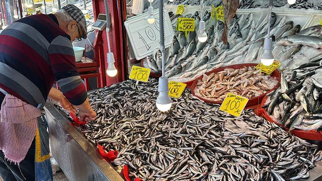 Havalar soğudu, kilosu 100 TL'ye kadar düştü! Vatandaş bolca alıp yesin