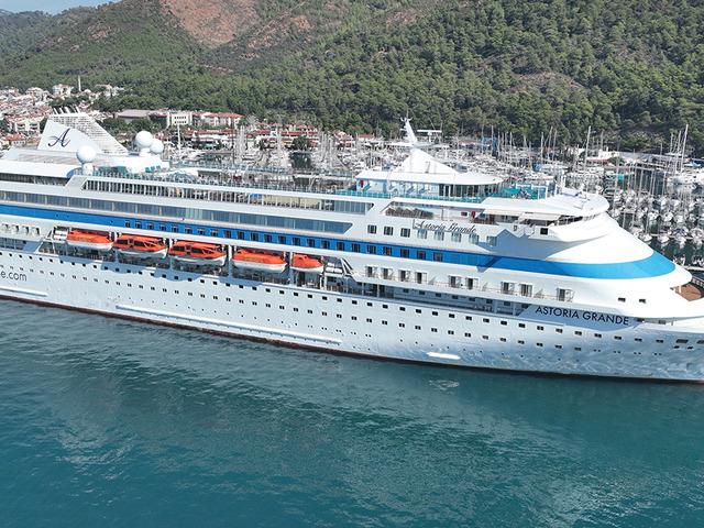 "Astoria Grande" kruvaziyeri Marmaris'e 868 turist getirdi