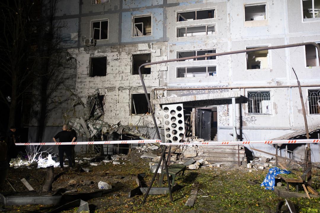 Yolun ortasını ağlarla kapattılar! Nedeni şaşırttı... Rus ordusu füze ve İHA yağdırırken Ukrayna da dikkat çeken görüntüler 3