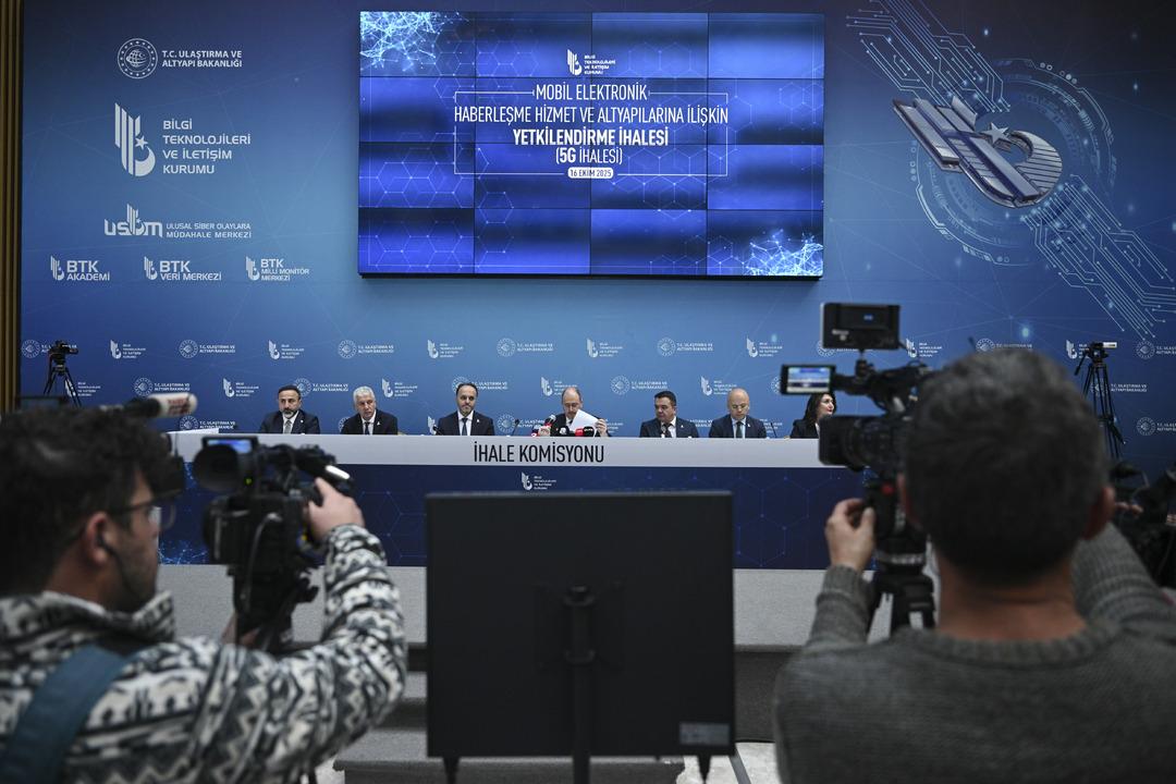 Bakan Uraloğlu paylaştı!  Türkiye yi iletişimde daha da ileriye taşıyacak  5G ihalesinde tekliflerin toplam tutarı 3 milyar 534 milyon dolar 4