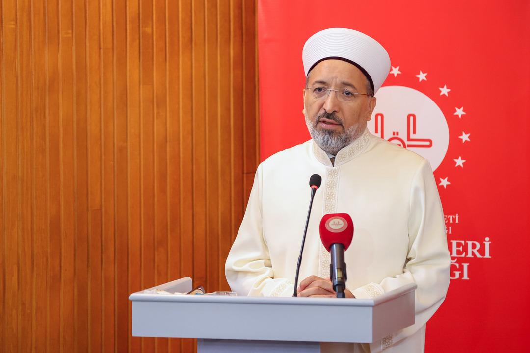 Görevi devralırken Ali Erbaş ın elini öpmüştü! Diyanet İşleri Başkanı Aparguş hakkında gündem yaratacak iddia: "Onun yaptıklarını yapmasam yeter" 2