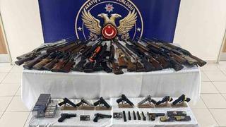 Düzce’de sosyal medya üzerinden silah teşhiri yapan şahıslara yönelik operasyon: 24 gözaltı