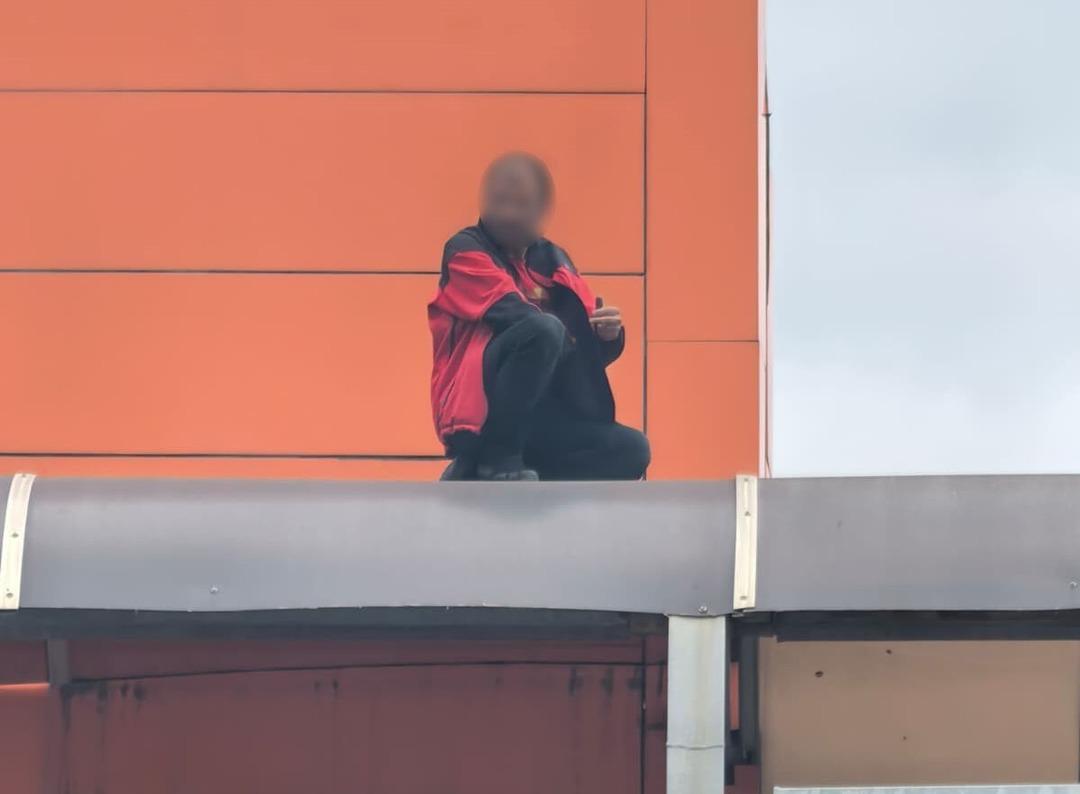 Eşi ayrılmak istedi, köprü üstüne çıktı 1