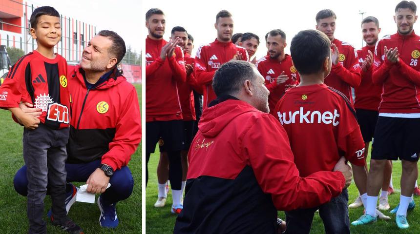 Ameliyatla görme kabiliyetini kazanan Hamit, Eskişehirspor antrenmanını seyretti