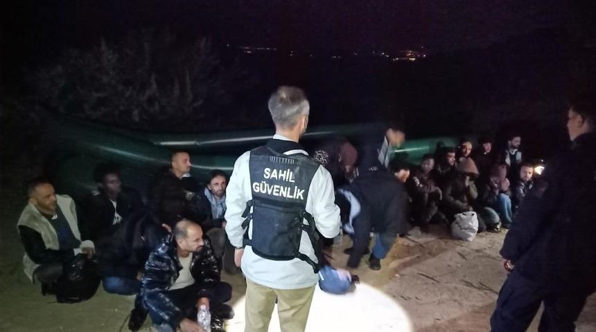 İzmir açıklarında 33 düzensiz göçmen kurtarıldı, 50 göçmen yakalandı