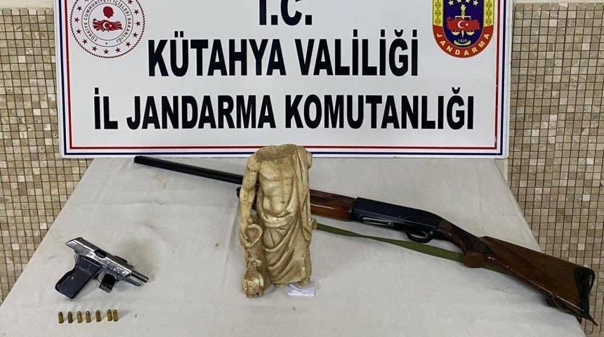Kütahya’da tarihi eser operasyonu: Milattan önce 5. yüzyıla ait heykel ele geçirildi